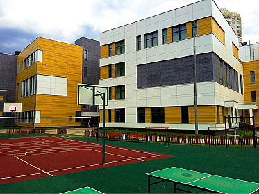 Вид на школу